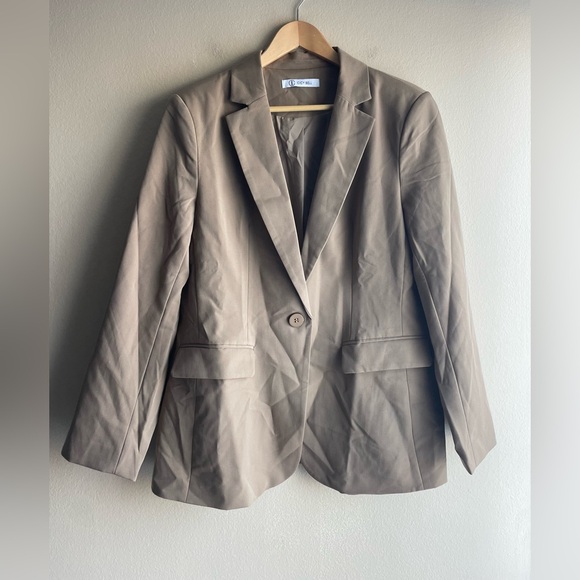 Cicy Bell Jackets & Blazers - Cicy Bell Women Beige Tan Suit Jacket Size XL